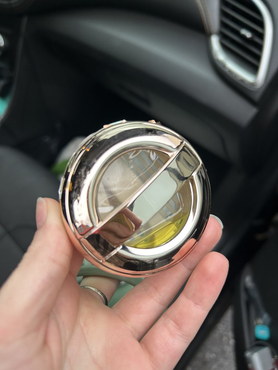 s_chaillou's tweet photo. S/O @bathbodyworks for ruining my vent 👍🏼 love that. Smh https://t.co/DplcxEWUVM