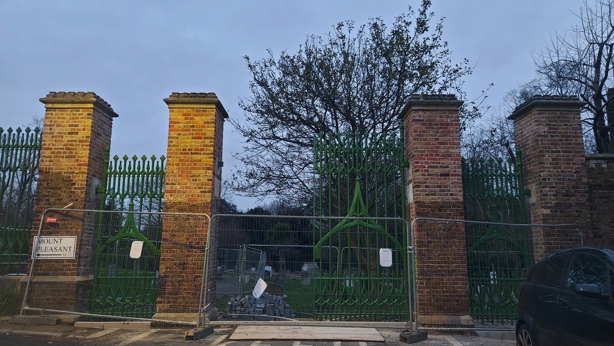 West Norwood Cemetery tweet media