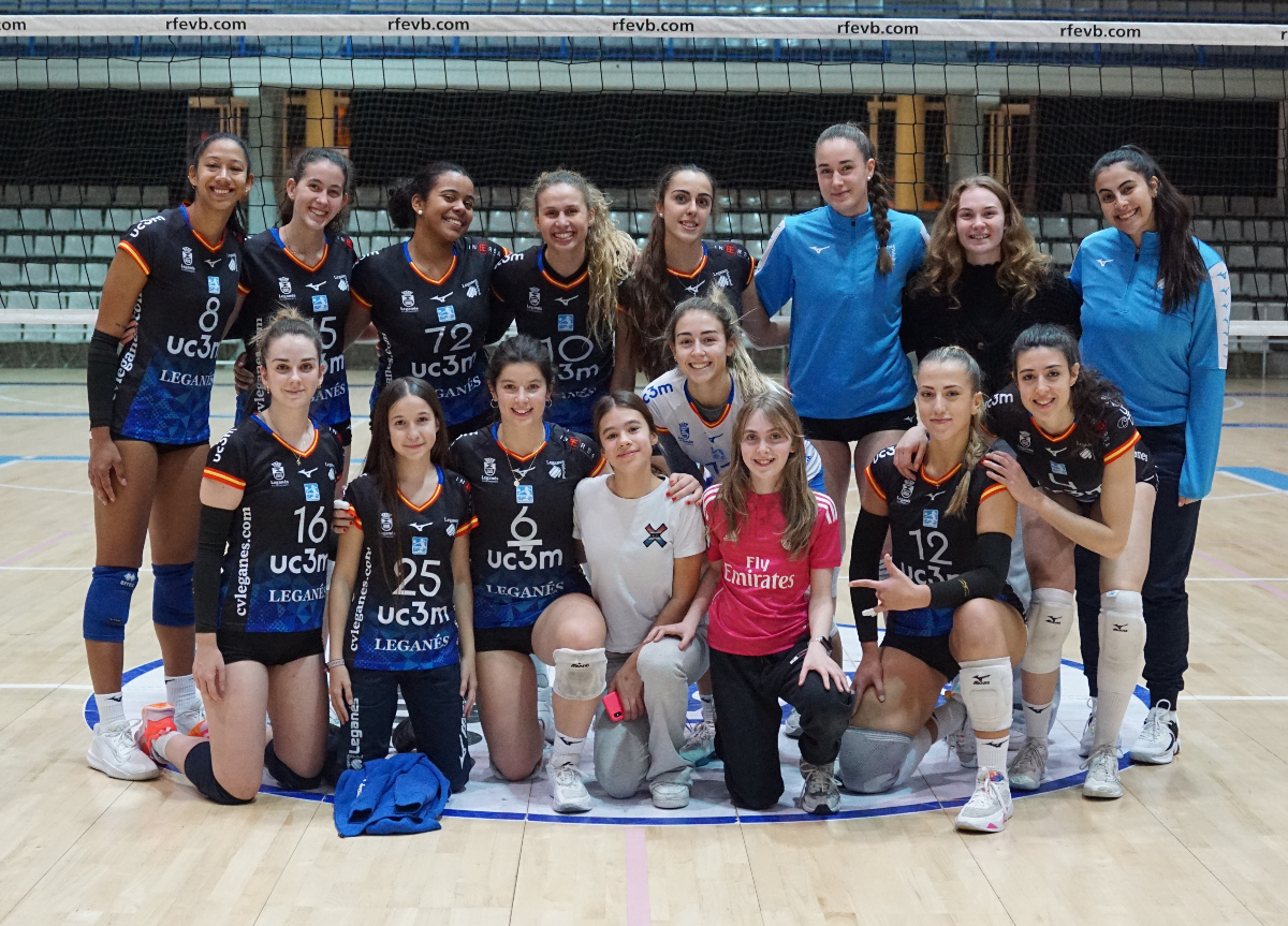 VoleibolLeganes's tweet photo. 🏐✅ #CopaCAM | ¡Victoria del #UC3M Voleibol Leganés! Las chicas de Ilde García vencen en la 1ª Fase al Korpus Clínica Coslada en el Pabellón Europa
¡Mañana disputan la Semifinal en casa del Feel Alcobendas! 💪
#VamosLega 💙🤍
#deporteuc3m 🙌🏐
@uc3m @AytoLeganes @Ynsadiet https://t.co/9EZ5IkUbYU