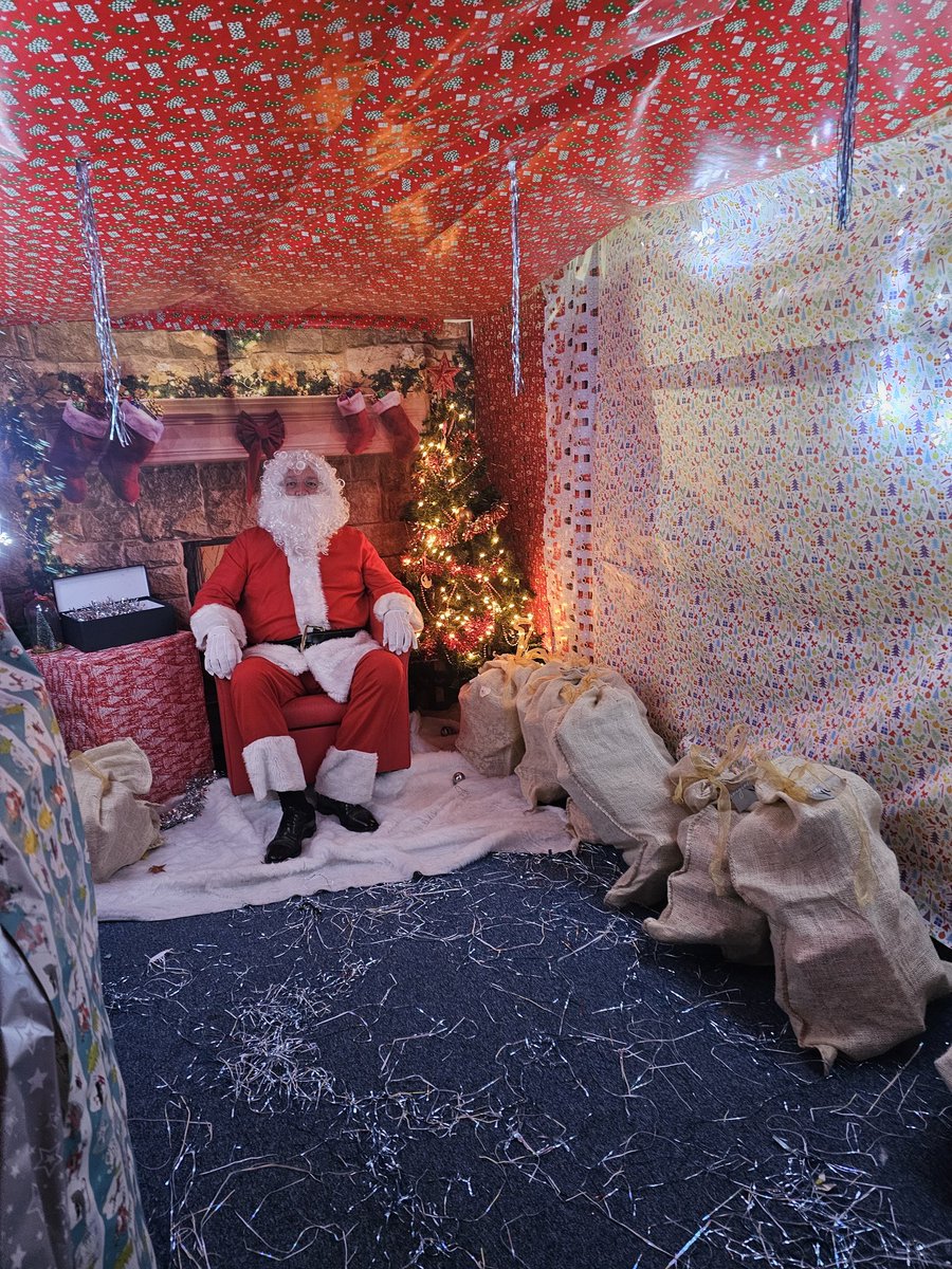 FriendsofBPA's tweet photo. FOBS Christmas 2024!!!! Always a pleasure to transform a space within @BirstallAcad13 to create a little bit of magic and bring a good friend along to spread and deliver gifts for some Christmas cheer! What a Merry Monday!!! 🎅 https://t.co/wm4m9vd9SO