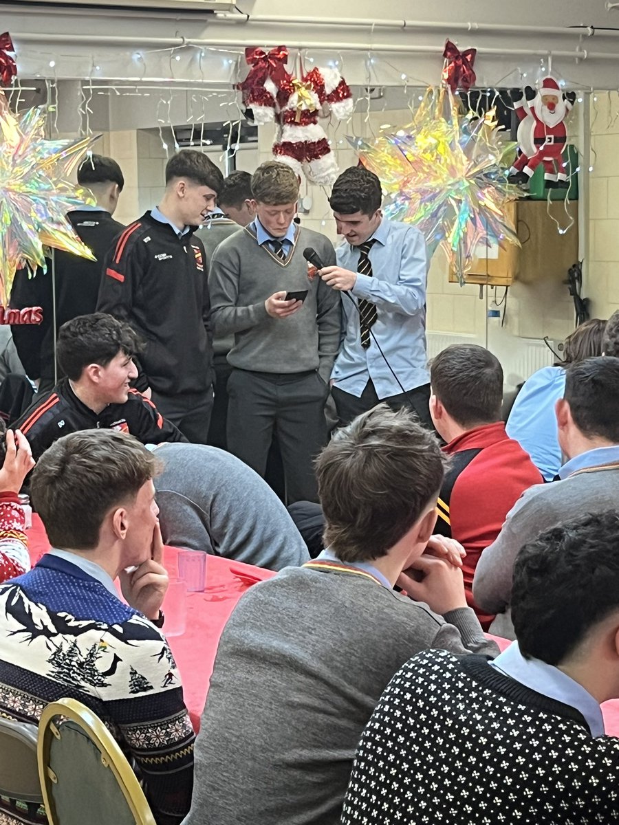 ArdscoilRisLimk's tweet photo. Many thanks to the 6th years who got up and entertained everyone with a wide variety of songs after our 6th Yr Christmas Dinner this afternoon. Not an easy thing to do but after a slow start we had no end of singers &amp; songs at @StMunchinsCC https://t.co/IIViQf3e27