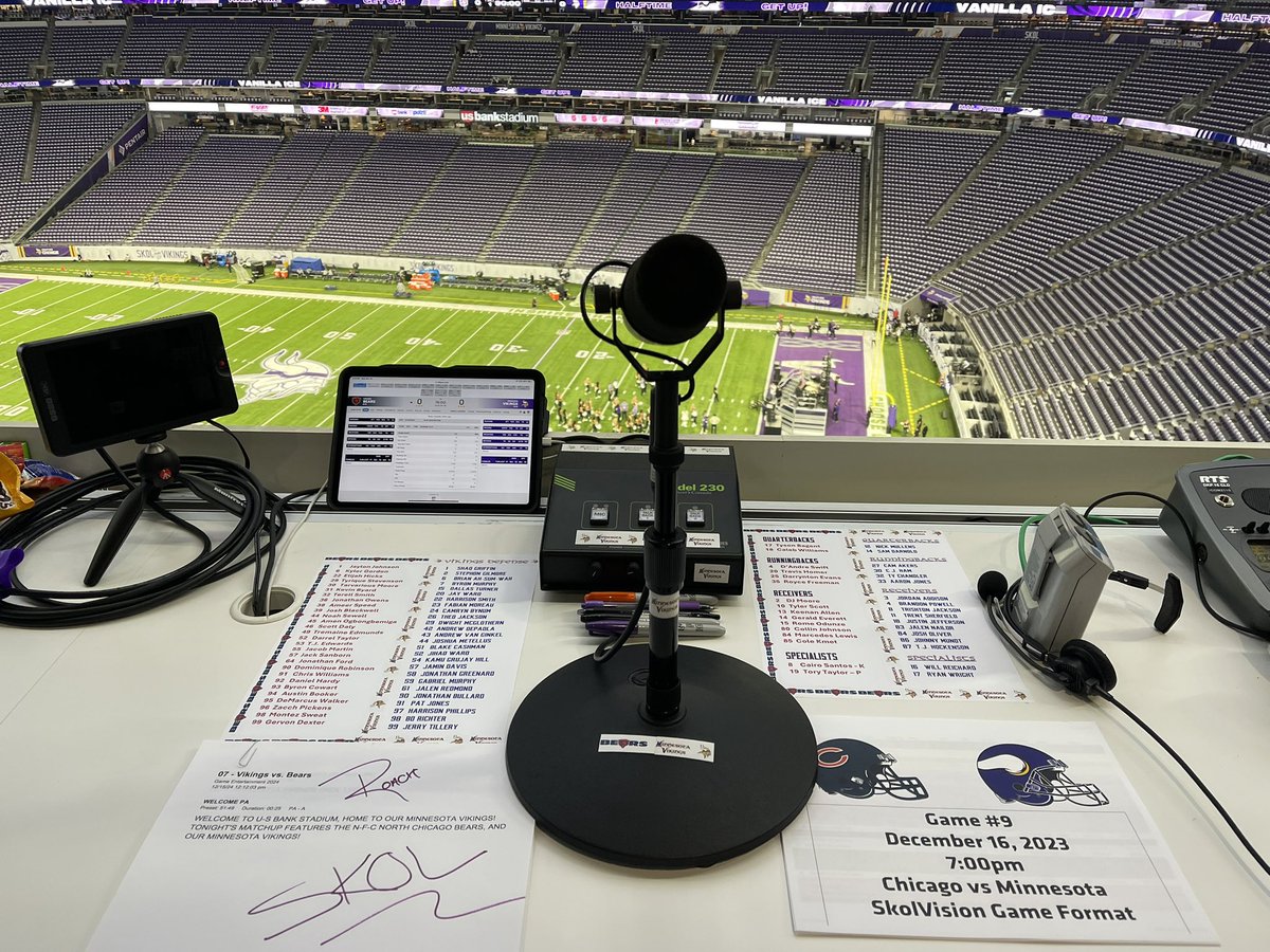 MileHighRoach's tweet photo. Welcome to #WinterWhiteout @usbankstadium ! The @Vikings now control their own destiny in the NFC North. The plot thickens tonight on @espn MNF #SteerTheShip #SKOL https://t.co/CU5nmNnhvX