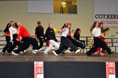 sants3radio's tweet photo. Tret de sortida de la #recollida de #joguines a Sants-Montjuïc amb el festival de Hip Hop Solidari a Cotxeres.🪀🧸
Al #SantsMontjuïcAlDia en @espinmorales de la @FedeHostafrancs ens explica com participar-hi.

🎧Audio👉https://t.co/jcObspXyVG
📰Notícia📸👉https://t.co/50RUzhwTzs https://t.co/ZyUReGUyLN