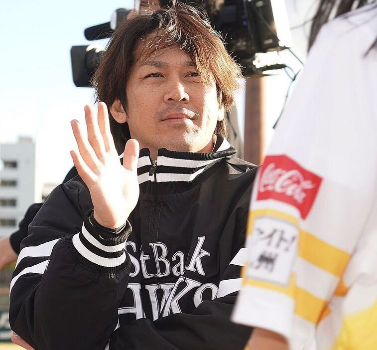 甲斐が巨人入り決断！FAで巨人に移籍の捕手は3人目
news.yahoo.co.jp/articles/cbdfd…

　ソフトバンクから国内フリーエージェント（FA）権を行使した甲斐拓也捕手（32）が、巨人に移籍する意思を固めたことが16日、分かった。17日にも正式に表明する。