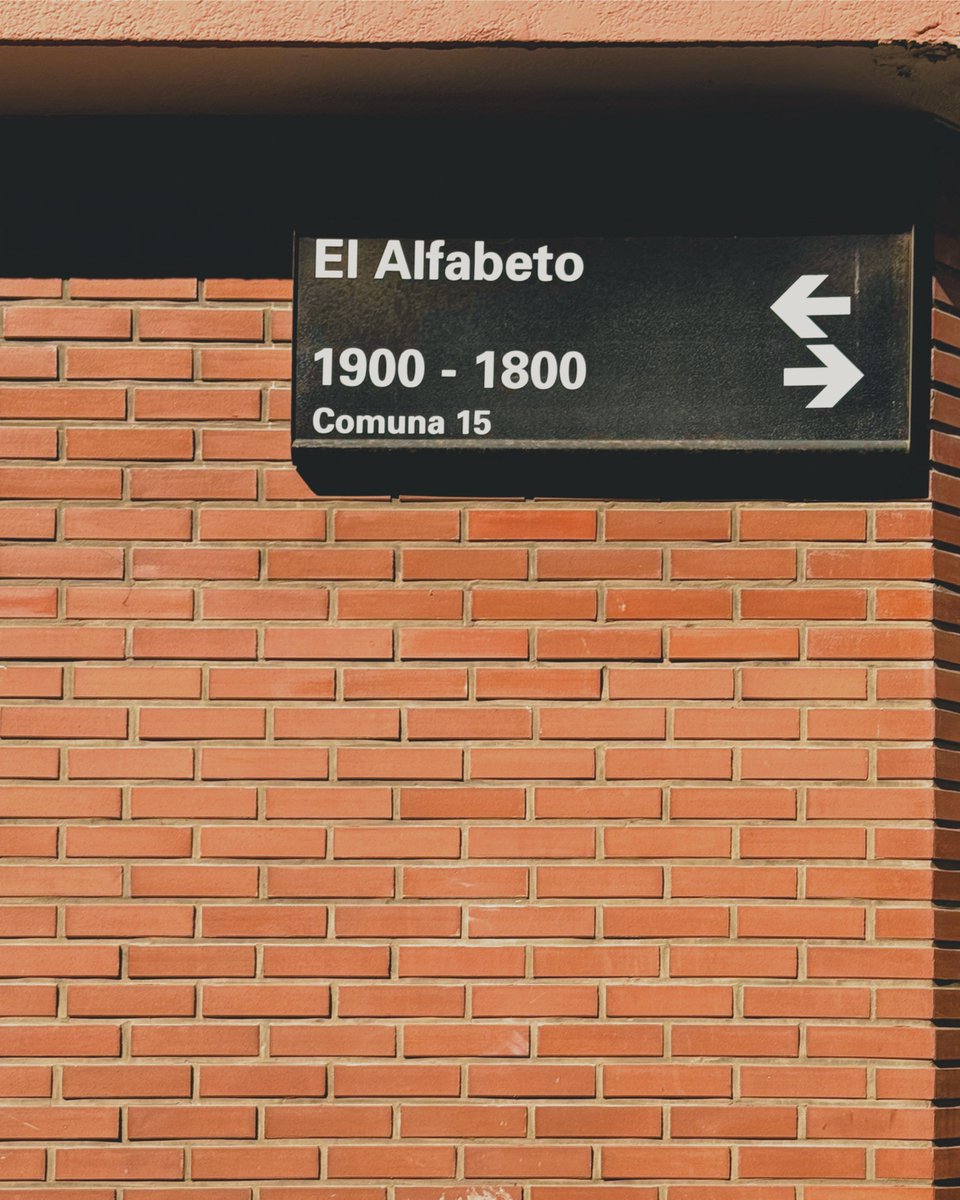 Ayer dejé a lavar el auto y me fui al pasaje "El Alfabeto" a sacar fotos de la A a la Z.

Abro hilo (?)