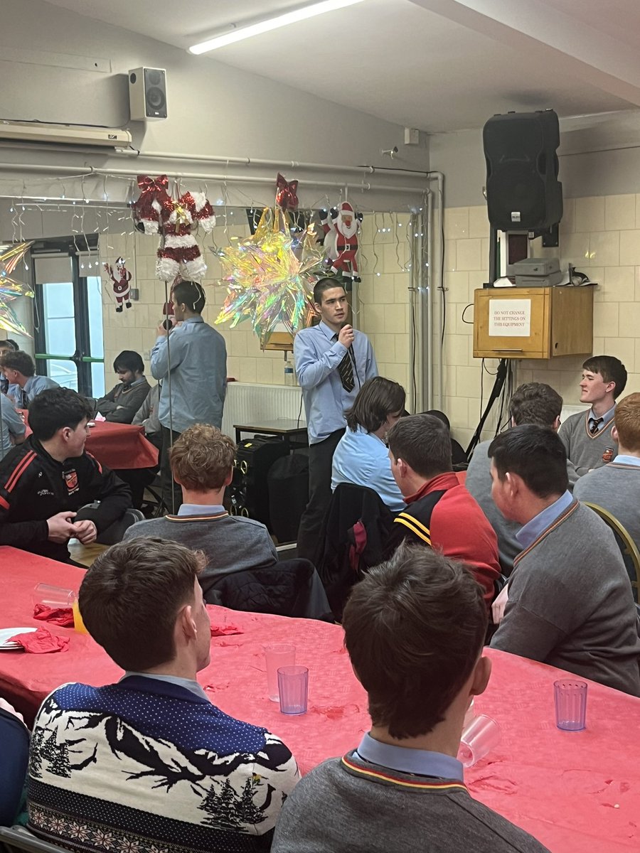 ArdscoilRisLimk's tweet photo. Everything from ‘Fly me to the moon’ to ‘Sweet Caroline’ to ‘Last Christmas’ to ‘I’m still standing’ to a rousing rendition by Mr. Gleeson of ‘Jingle Bells’ which brought house down - all part of our 6th Yr Christmas Dinner this afternoon in @StMunchinsCC https://t.co/hUW51Qysn7