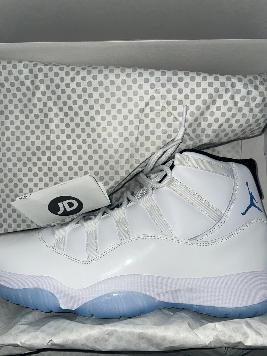 Smokin_Soles859's tweet photo. Yesterdays Pickup @jdsportsus @Nike ☃️❄️☃️ @SnkrsStock 
#TisTheSeason https://t.co/v3XtdpO0MG