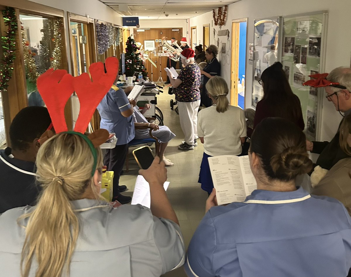 MelSmith9999's tweet photo. Wonderful evening spent on Bassett.  Christmas Carols done right with the Salvation Army Band @georgeki135 @Gillian07095255 @JoeTeape @gailbyrneuhs @GastroDrSmith @AliRossRN Thank you to Lorraine for sorting this out the patients and staff loved it 🥰 https://t.co/ewAMFUQMZm
