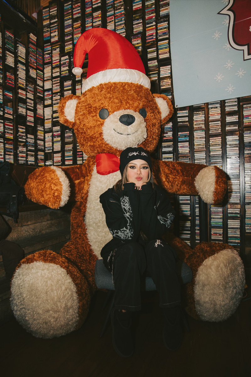 amablitz's tweet photo. Ya faltan menos días para Navidad 🎄🎅🏼 https://t.co/Vqu7a6PKtH