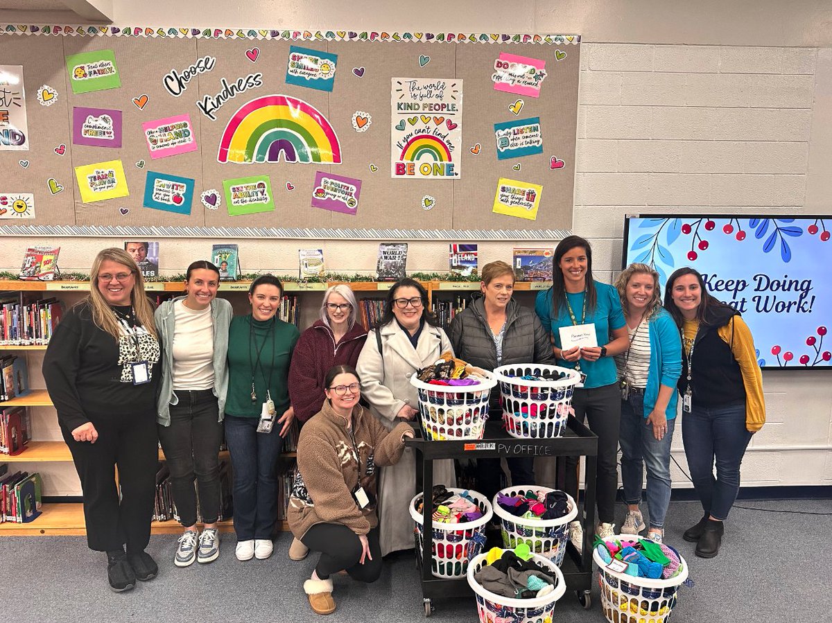 FPSDistrictWI's tweet image. Thank you to Northwestern Mutual Core Client Services Team 48 for donating hats, mittens &amp;amp; gloves to Pleasant View Elem for our students to use! #BetterCommunity