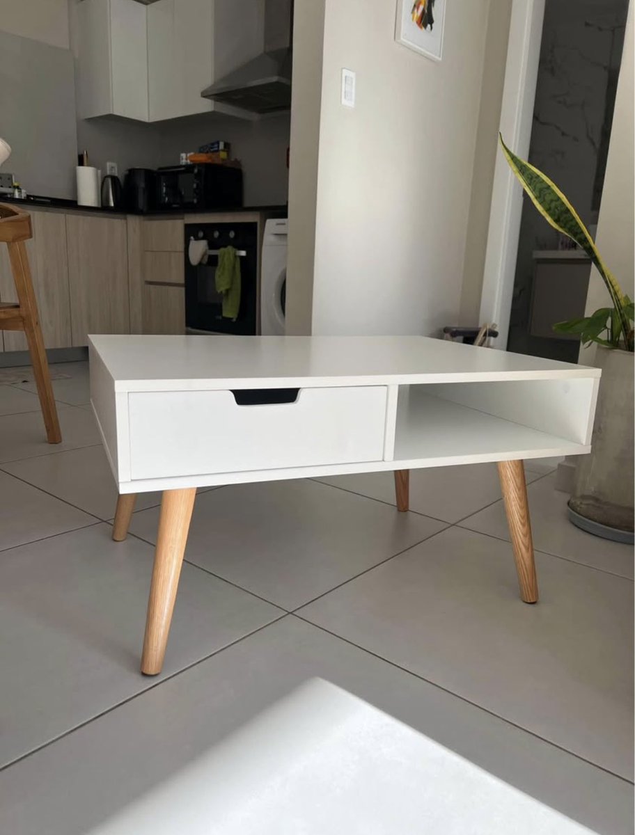VENDO mesa de centro nuevita sin uso! Me queda grande 👁️ Gs.500.000 ayúdame con un RT para que llegue a su nuevo dueño!