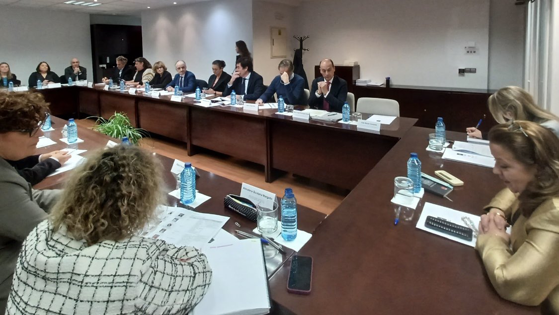 El pasado 12 de diciembre, <a href="/Copomadrid/">ICOPOMA</a> se reunió con la Consejera <a href="/FatimaMatute/">Fatima Matute Teresa</a> <a href="/ComunidadMadrid/">Comunidad de Madrid</a> <a href="/SaludMadrid/">Salud Madrid</a> y resto de los colegios profesionales para entre otros temas seguir reivindicando la inclusión de la Podologia en <a href="/SaludMadrid/">Salud Madrid</a>