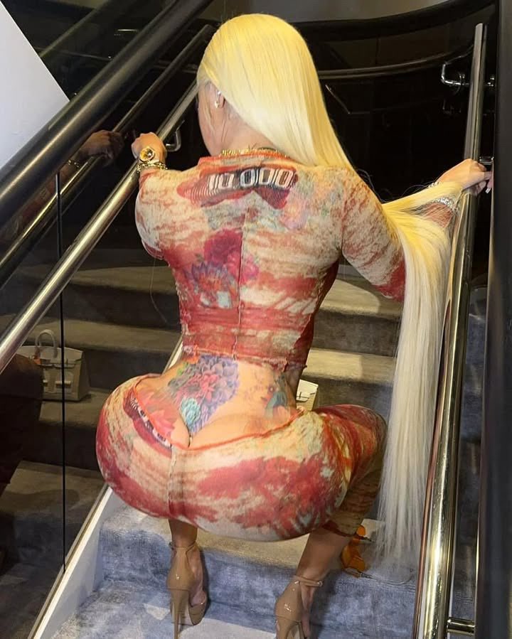iamcardib's tweet photo. LA CALDI https://t.co/YDD9Th7HQt