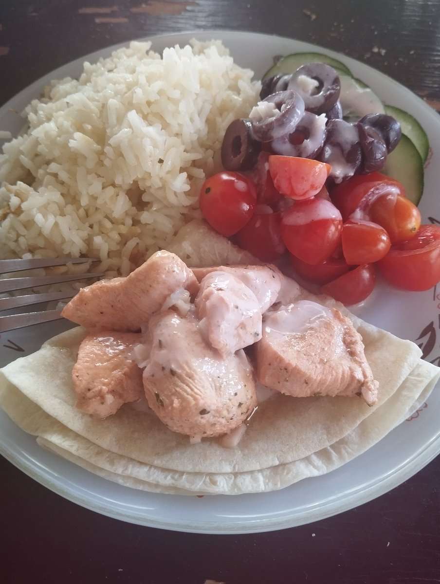 XiaMingFuSheng's tweet photo. Cooking شيش https://t.co/C5peGGRzG5