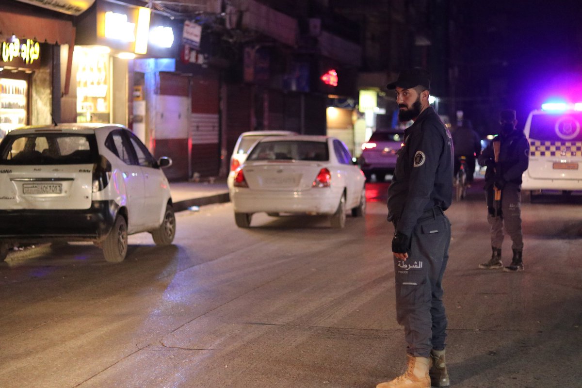AgencyNewsSham's tweet photo. انتشار عناصر الشرطة في أحياء مدينة #حلب لتعزير الأمن وحماية ممتلكات الأهالي.
#أنباء_الشام https://t.co/P7dHAi4OVT