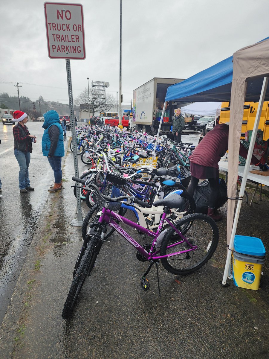 We were honored to take part in the Coos Bay-North Bend Bus Jam! Businesses and organizations collect food for the South Coast Food Share and holiday clothing and toys for local families. Over 1,000 local children are signed up to benefit from this year’s Bus Jam.