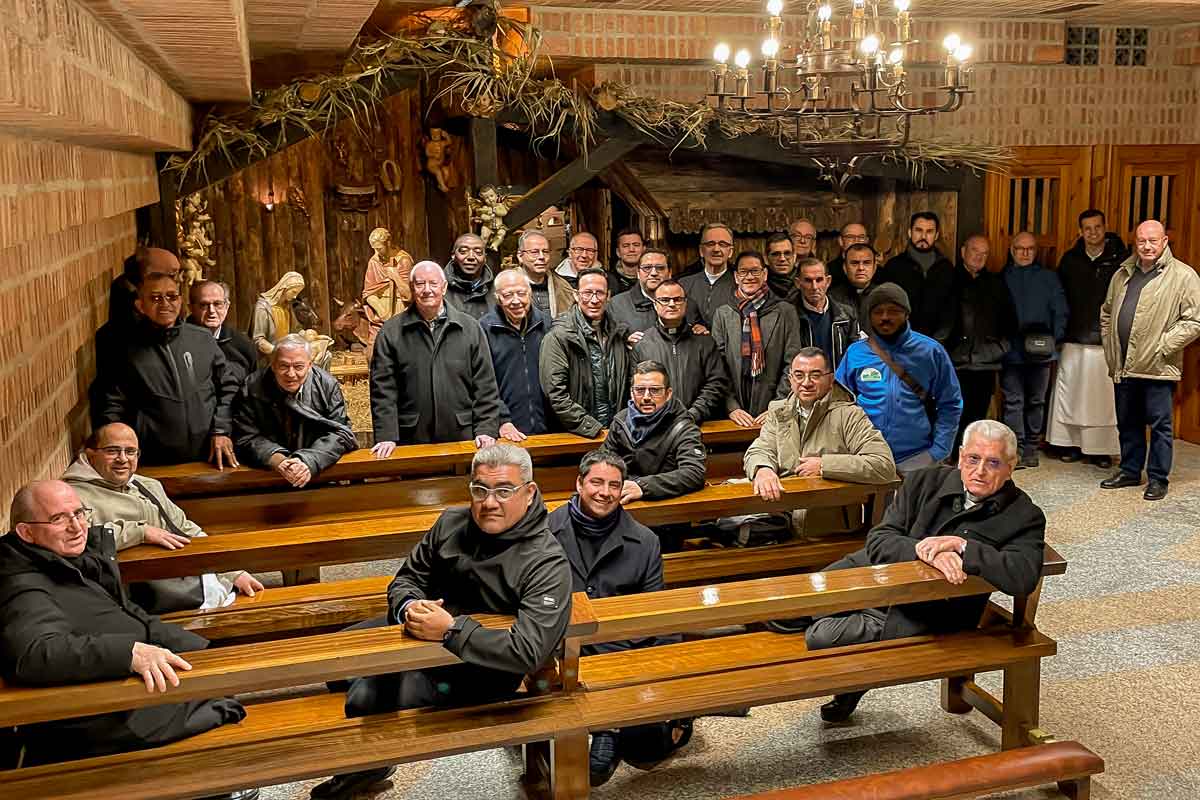 torreciudad_org's tweet photo. Hoy hemos tenido la alegría de acoger el tradicional encuentro navideño con los sacerdotes de la Diócesis de Barbastro-Monzón. ¡Un día lleno de fraternidad y espiritualidad!
@DioBarMon https://t.co/hdqwVkB5kd