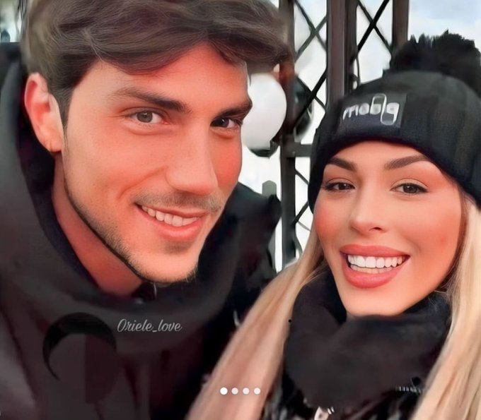 StefaniaTi9864's tweet photo. Un anno fa eravamo tutti più felici..
🥺🥺🥰🥰 
#oriele 
#amicheoriele https://t.co/0pxp0RFA5T