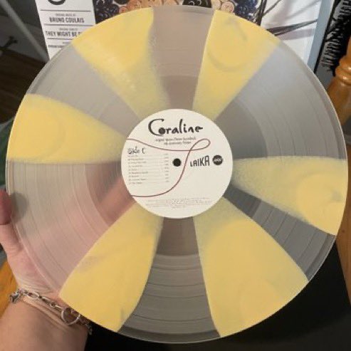 alejandrosvinyl's tweet photo. FIRST LOOK 

Coraline 15th Anniversary Soundtrack Cornetto and Button Picture Disc Vinyl w/ Pop Up Gatefold https://t.co/Sgj9jP7Lb4