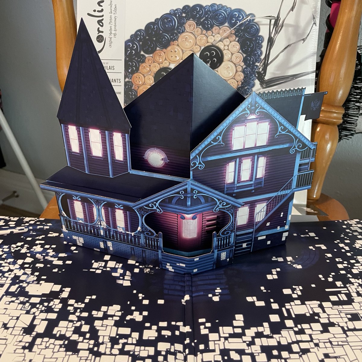alejandrosvinyl's tweet photo. FIRST LOOK 

Coraline 15th Anniversary Soundtrack Cornetto and Button Picture Disc Vinyl w/ Pop Up Gatefold https://t.co/Sgj9jP7Lb4