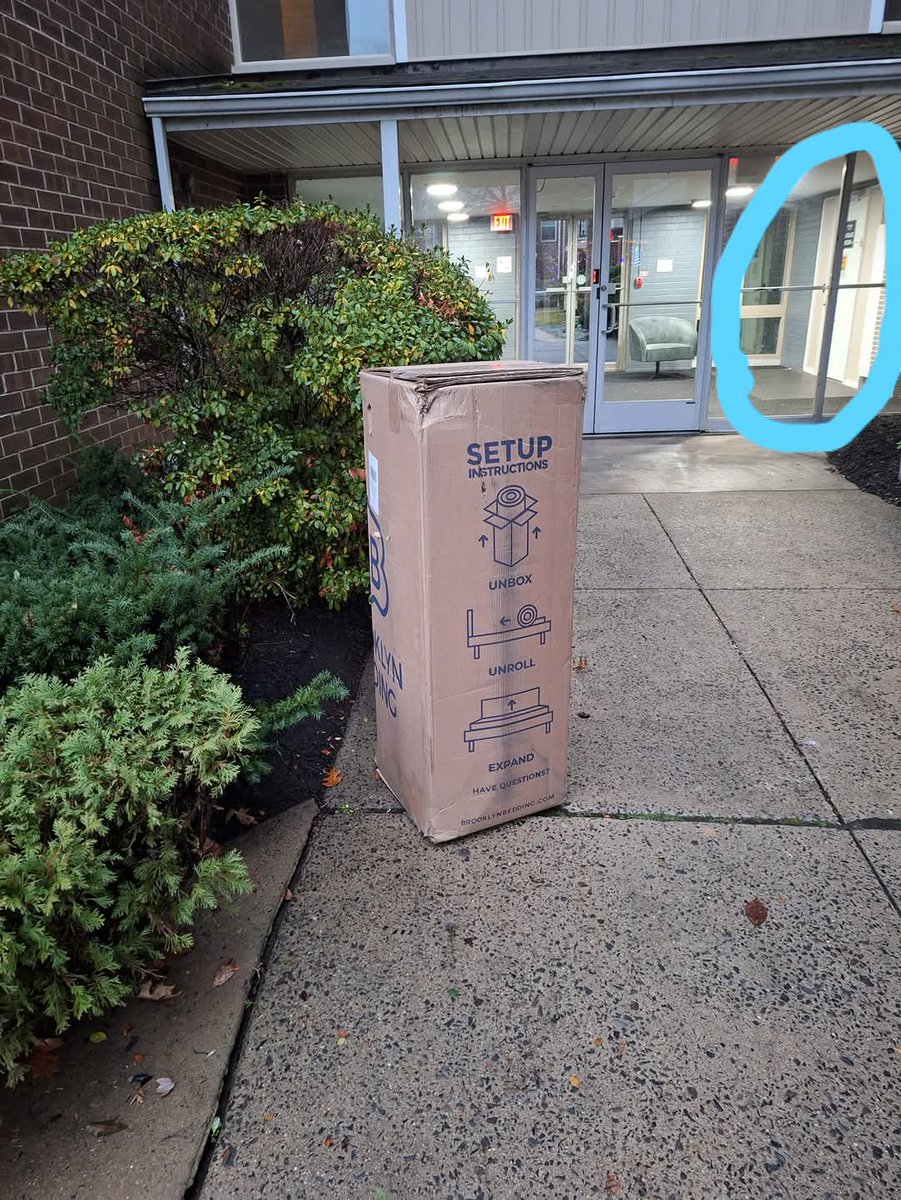 lepprdqueen's tweet photo. So, @BrooklynBedding....I ordered a new mattress through @Walmart for when we move in February and, despite very clear directions on how to get into the package room, @FedEx left it sitting in the rain all afternoon. Gonna mold by the time we open it?

@walmarthelp https://t.co/ft3bcyAA3m