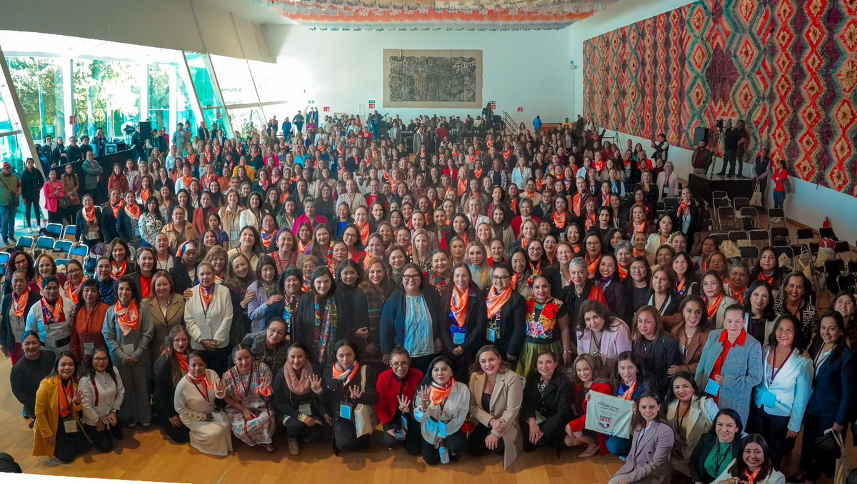 El Primer Encuentro de Presidentas Municipales de México, en el que participo hoy en el Complejo Cultural Los Pinos, reafirma que la igualdad sustantiva es una prioridad nacional. En Centro, hemos impulsado este principio con programas transformadores como “Mujeres al Centro” y