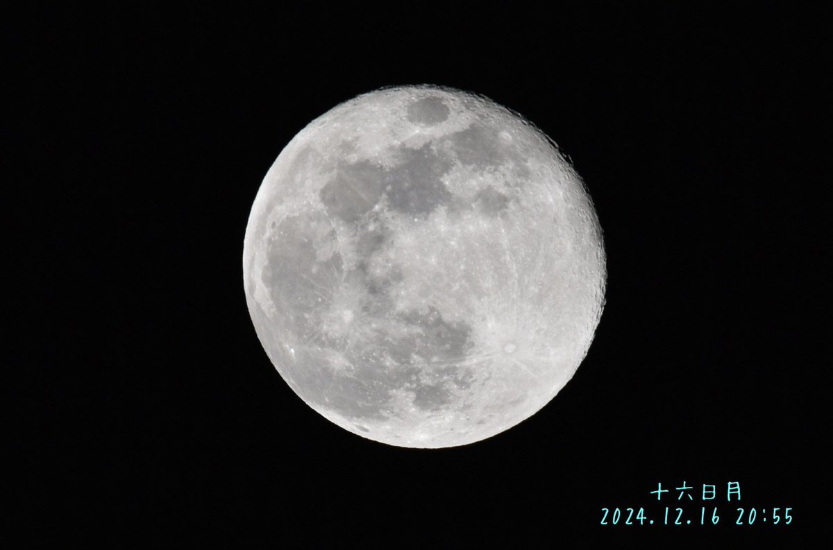 __ym_yssiht_dk_'s tweet image. ⋆
おはようございます ☀️1℃(am6:00)

満月過ぎて
少し欠けてきた十六夜月

今朝の空am7:00
昇る太陽と沈む月が
向かい合って
おはよう、またね、みたいな😌

冷え込んだ朝❄️
あたたかくして 🧣🍵
今日も穏やかにいこうஐ

 #いまそら  #イマツキ  #月  #十六日月