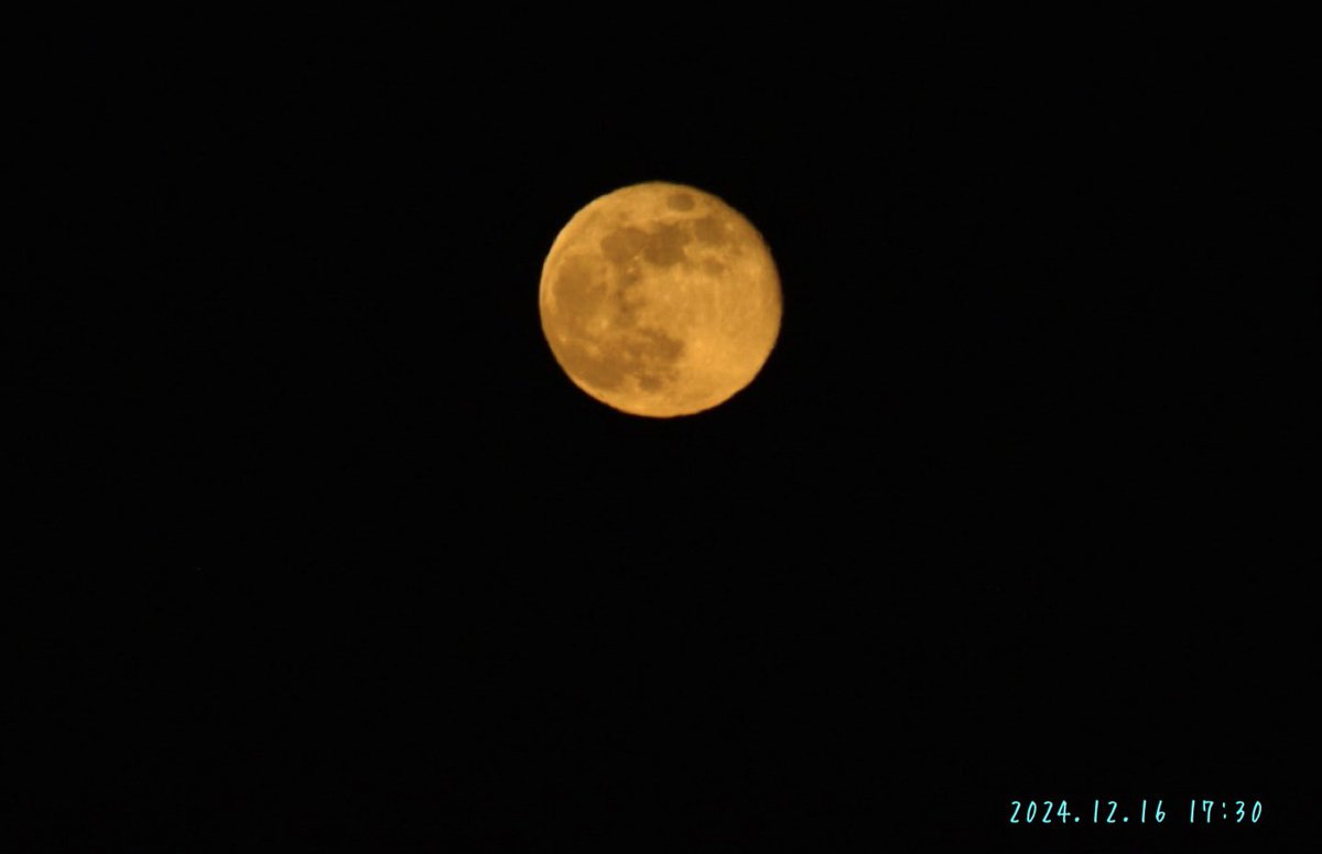 __ym_yssiht_dk_'s tweet image. ⋆
おはようございます ☀️1℃(am6:00)

満月過ぎて
少し欠けてきた十六夜月

今朝の空am7:00
昇る太陽と沈む月が
向かい合って
おはよう、またね、みたいな😌

冷え込んだ朝❄️
あたたかくして 🧣🍵
今日も穏やかにいこうஐ

 #いまそら  #イマツキ  #月  #十六日月