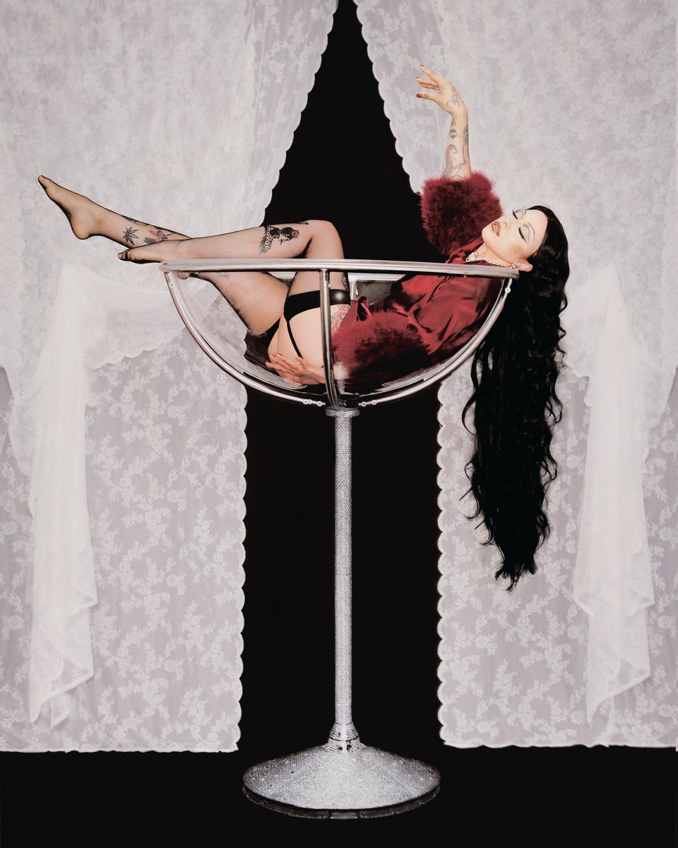 Hago este post para enviarles amor, y desearles tranquilidad en estos últimos días del año, yo estoy creando nueva música, espero pronto pueda darles nuevas noticias. 🖤