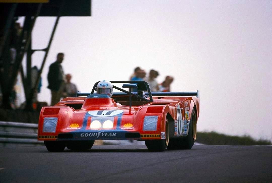 juanjoabsolut's tweet photo. Es 17 y vamos a las #LeMans24 de 1973 #RacingSeventies, con el #Ferrari 512 PB de #TimSchenken y el #Lole. No acabaron por rotura de motor @historacing @VicarioMartin @LM__ @Jose_ArmandoGH @horacio_porta https://t.co/DtjIGxZvwj