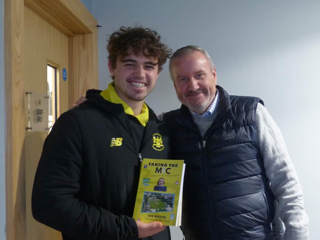 TheMiddleStump's tweet photo. Here is Tom Price with his gold, frankincense and myrrh! https://t.co/3tZvffT7eT