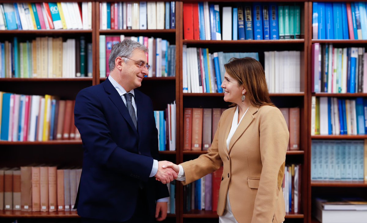 ChileONU's tweet photo. Esta tarde, la embajadora Paula Narváez sostuvo un encuentro en la Misión de Chile con el nuevo Representante Permanente de la Misión de Argentina ante las Naciones Unidas, Francisco Fabián Tropepi. 

Durante la reunión destacaron la importancia de la cooperación regional para enfrentar desafíos locales y a nivel global.
