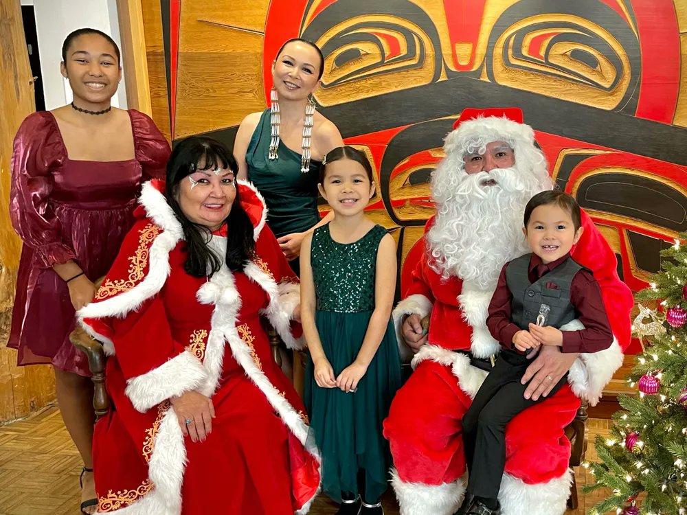 Discover how #Native communities celebrate #Christmas across #IndianCountry, blending Native cultural traditions with Christian holiday customs. From traditional dances &amp; songs to community feasts, the season is filled with Native spirit: bit.ly/3CihyTO #NativeChristmas