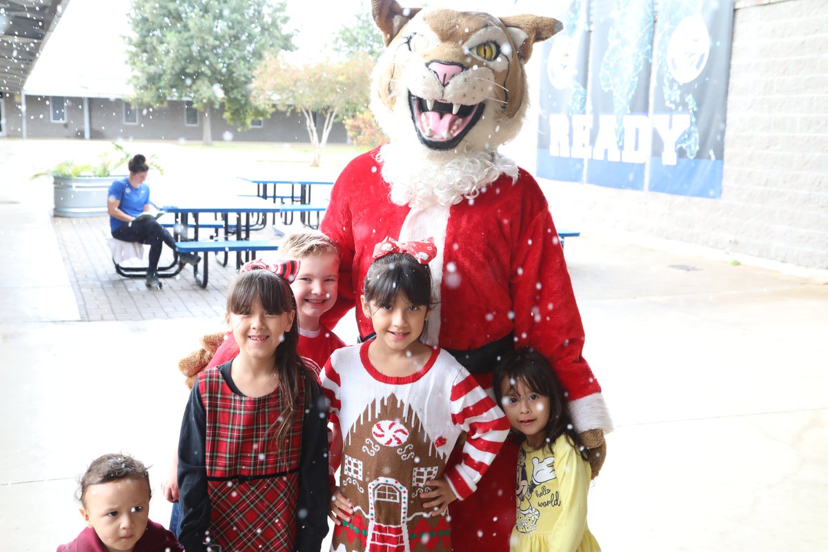ssaisd's tweet photo. Snowflakes, talent, and holiday cheer filled the air at our South San Antonio Winter Wonderland: A  Fine Arts Showcase this past Saturday!🎄❄️❤️A special thanks to our wonderful South San community for always supporting our students! Please view full album on our Facebook page. https://t.co/ZyZq8gapPF