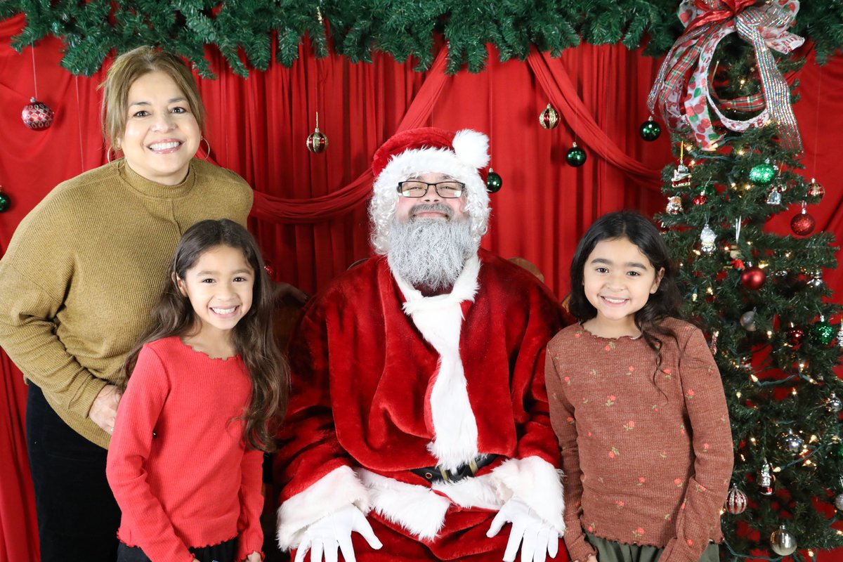 ssaisd's tweet photo. Snowflakes, talent, and holiday cheer filled the air at our South San Antonio Winter Wonderland: A  Fine Arts Showcase this past Saturday!🎄❄️❤️A special thanks to our wonderful South San community for always supporting our students! Please view full album on our Facebook page. https://t.co/ZyZq8gapPF