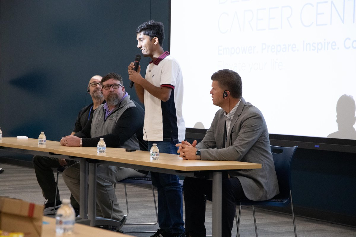 DelawareAreaCC's tweet photo. We’re so proud of our students for showcasing courage and professionalism while presenting to international business leaders from JETRO! They overcame language barriers and embraced new technology to connect with global partners. Learn more: https://t.co/zEZFX63f4i #DACCPride https://t.co/PTQIe2U83l