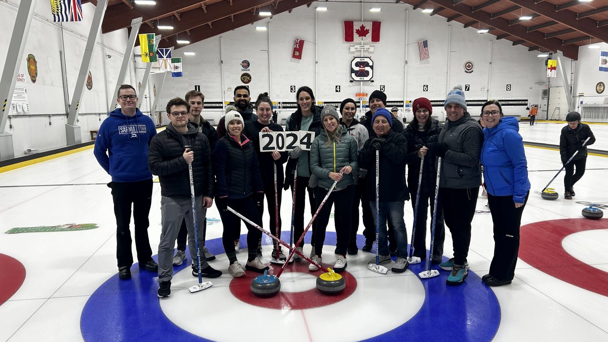 sgcc1874's tweet image. That’s a wrap on our Monday night “Learn to Curl” program for the year!

We’d like to take this opportunity to thank Jennifer Daley and Brian Scott for running another successful program and introducing so many new faces to the world of curling.
#learntocurl #sarnia #curlingclub