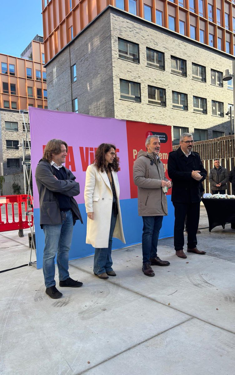 PSC Sant Martí (@psc_santmarti) on Twitter photo 🔑 El nostre regidor, <a href="/david_escude/">David Escudé /❤️</a>, va ser present a l’acte de lliurament de claus, tot acompanyant l’alcalde, el comissionat d’Habitatge, <a href="/joan_r_riera/">Joan R. Riera</a>, i la regidora de Salut, <a href="/mvillacendan/">Marta Villanueva Cendán</a>. 🔑 El nostre regidor, <a href="/david_escude/">David Escudé /❤️</a>, va ser present a l’acte de lliurament de claus, tot acompanyant l’alcalde, el comissionat d’Habitatge, <a href="/joan_r_riera/">Joan R. Riera</a>, i la regidora de Salut, <a href="/mvillacendan/">Marta Villanueva Cendán</a>.