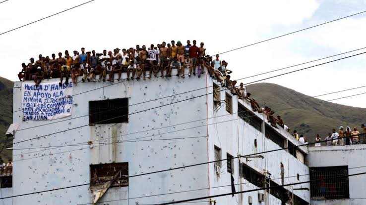 siete_letras's tweet photo. Tren de Aragua es el próximo conflicto y objetivo de autoridades locales y federales.

Se deben indagar los hoteles de @AlcCuauhtemocMx, sus permisos,  sacarlos de la clandestinidad. 

Tren se oculta en el Centro, donde hace pasar a sus miembros como comerciantes. (FIN). https://t.co/9beepCOkrl