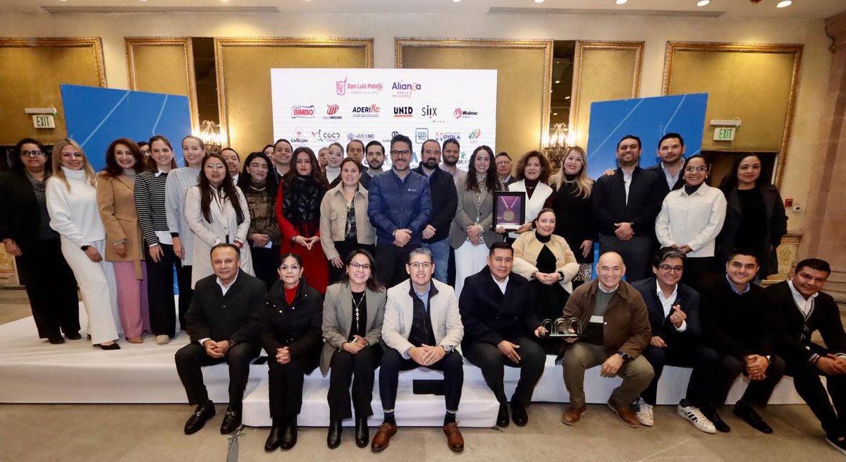 EF_Galindo's tweet photo. 📜🖋 Firmamos la Alianza por la Inclusión Social de las Personas con Discapacidad, con el objetivo de abrir espacios laborales y gestionar oportunidades óptimas para las y los potosinos, a fin de lograr en #SanLuisAmable una inclusión plena y efectiva. 🧑🏻‍🦽👩🏻‍🦯 https://t.co/Ktio2djOdf