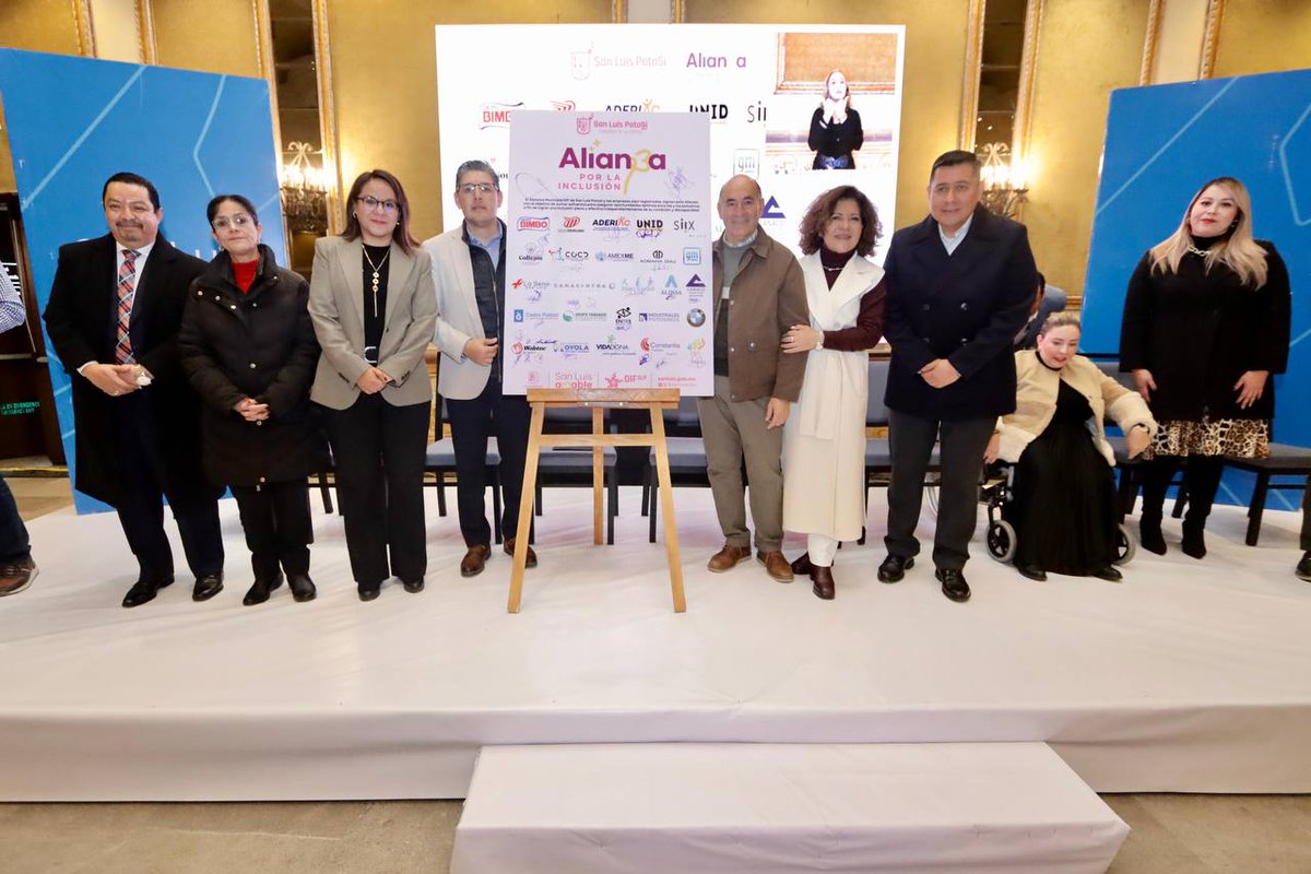 EF_Galindo's tweet photo. 📜🖋 Firmamos la Alianza por la Inclusión Social de las Personas con Discapacidad, con el objetivo de abrir espacios laborales y gestionar oportunidades óptimas para las y los potosinos, a fin de lograr en #SanLuisAmable una inclusión plena y efectiva. 🧑🏻‍🦽👩🏻‍🦯 https://t.co/Ktio2djOdf