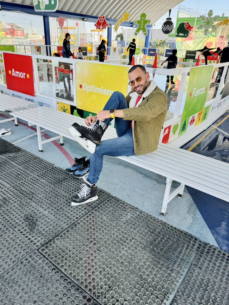ChanoJurado's tweet photo. La #magia existe para quien elige #creer ⚪️⚪️ 🟡 ⚪️ #chanojurado #CheersForLife #ShareTheGoods #TeamWork #QueretaLove #Queretaro https://t.co/wd6auoMNCw