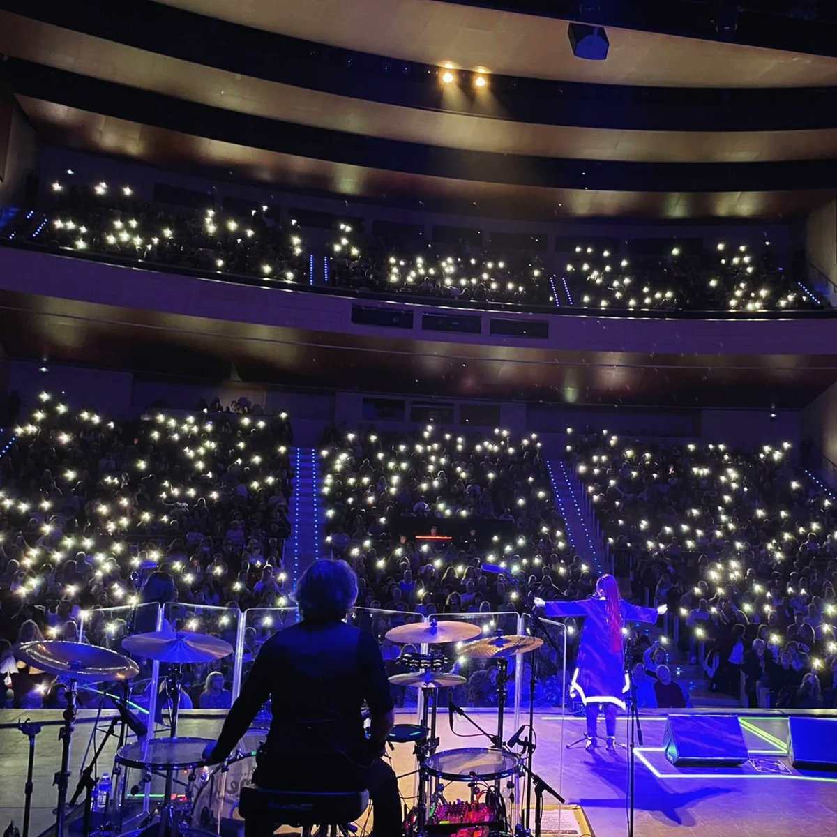 camelaoficial's tweet photo. Fin de semana inolvidable una vez más con el público de #Mallorca y #Burgos. Gracias siempre por vuestro cariño 💞

#30AñosContigo #SoldOut https://t.co/722ytxEmNv