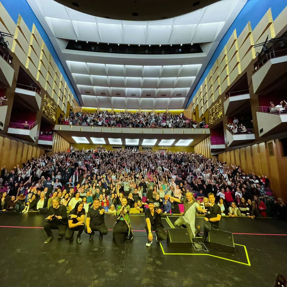 camelaoficial's tweet photo. Fin de semana inolvidable una vez más con el público de #Mallorca y #Burgos. Gracias siempre por vuestro cariño 💞

#30AñosContigo #SoldOut https://t.co/722ytxEmNv
