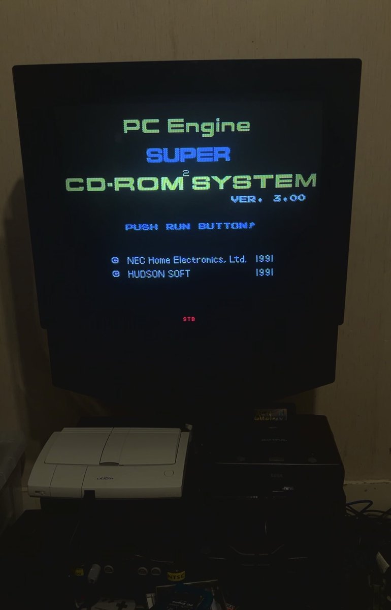 CrtHeaven's tweet photo. I did a thing! #PCEngineDuoR has arrived! Came with an Everdrive and a few burned CDs too so tested it out with #SuperRaiden on CD and #Outrun on #HuCard so far! #pcengine #turbografx16 #turboduo #retrogaming https://t.co/OWliuIpNt5