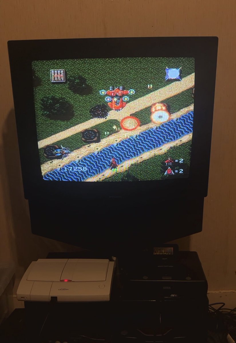 CrtHeaven's tweet photo. I did a thing! #PCEngineDuoR has arrived! Came with an Everdrive and a few burned CDs too so tested it out with #SuperRaiden on CD and #Outrun on #HuCard so far! #pcengine #turbografx16 #turboduo #retrogaming https://t.co/OWliuIpNt5