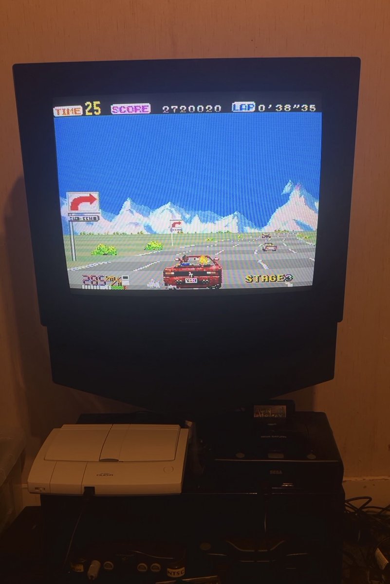 CrtHeaven's tweet photo. I did a thing! #PCEngineDuoR has arrived! Came with an Everdrive and a few burned CDs too so tested it out with #SuperRaiden on CD and #Outrun on #HuCard so far! #pcengine #turbografx16 #turboduo #retrogaming https://t.co/OWliuIpNt5