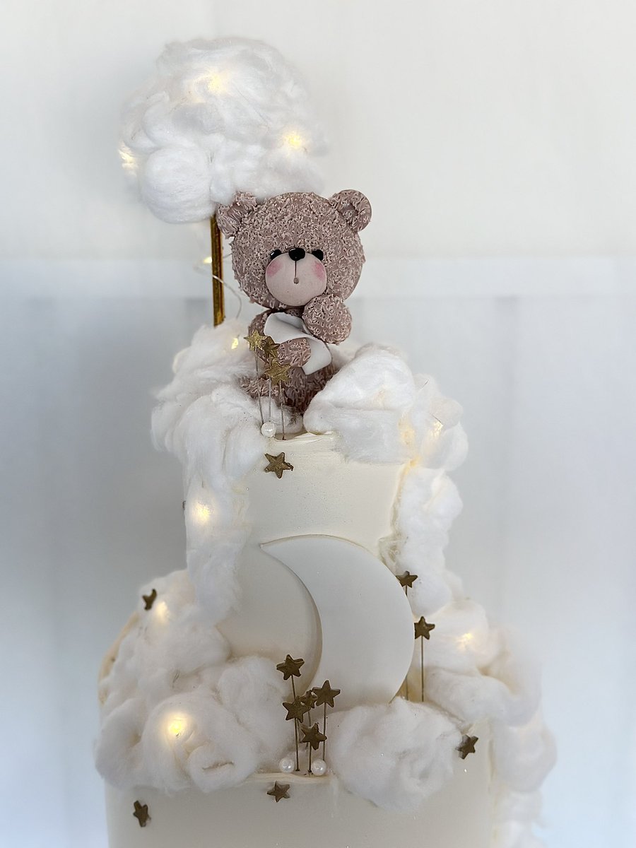 pashmk's tweet photo. Cute starry night baby shower cake 🐻 🙈🌟🌙 https://t.co/WHDilEmyZb