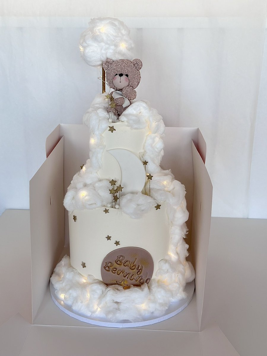 pashmk's tweet photo. Cute starry night baby shower cake 🐻 🙈🌟🌙 https://t.co/WHDilEmyZb