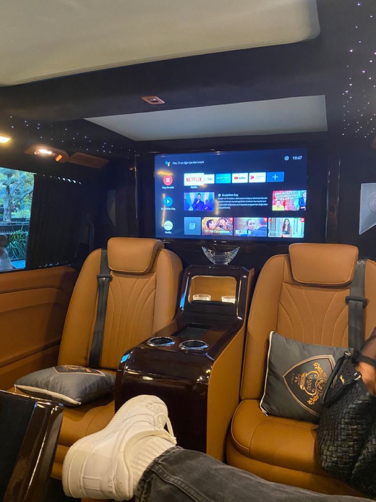 Uzun zamandır paylaşmıyordum dün akşam beni misafir eden evinden vip minibüsle aldıran hale hanıma çok teşekkür ederim 😍🥰😘🤩🥳
Vip masaj hizmeti almak için dm den ulaşabilirsiniz. 
#izmit #atasehir #anadoluyaksi #Besiktas #taksim #Sakarya #sapanca